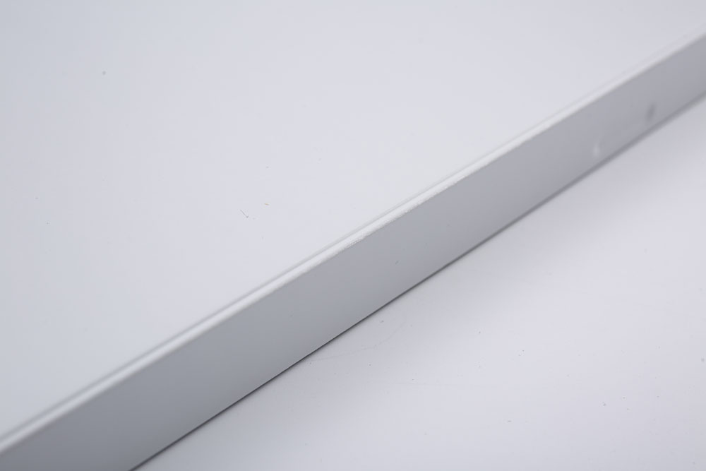 300600亚白扣板（精工边）